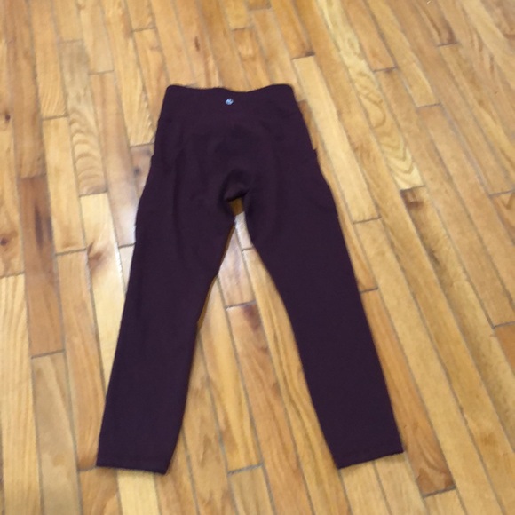 Lulu🍋 Cassis Invigorate Crop 23” size 6 everlux EUC - Picture 5 of 11